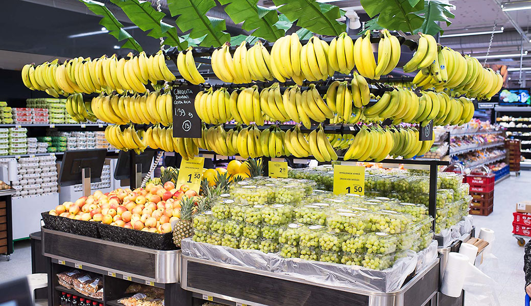 Frukt- och grönsaksavdelningen pryds av ett så kallat bananträd, det vill säga en ställning för bananerna som skapar illusionen av ett träd. Plocka de bästa bananerna direkt från trädet.