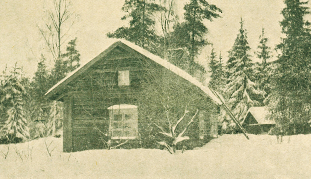 Sandbackan torppa, valokuvattuna noin 1910, jolloin Kauniaisten näkymistä tehtiin monta postikorttia. Sandbacka torp, fotograferat ca 1910 då det gjordes många postkort av vyer i Grankulla.