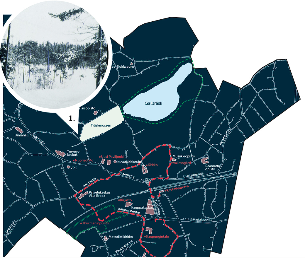 Träskmossen 1910-luvulla, kuvattuna Oppilaskodintien mäeltä alas Pohjoisen Suotien suuntaan (paikalta, josta nykyään ajetaan Pallohallin pysäköintialueelle). Träskmossen på 1910-talet, från Elevhemsvägens backe ner mot Norra Mossavägen (idag det ställe där man kör in till Bollhallens parkeringsplats).