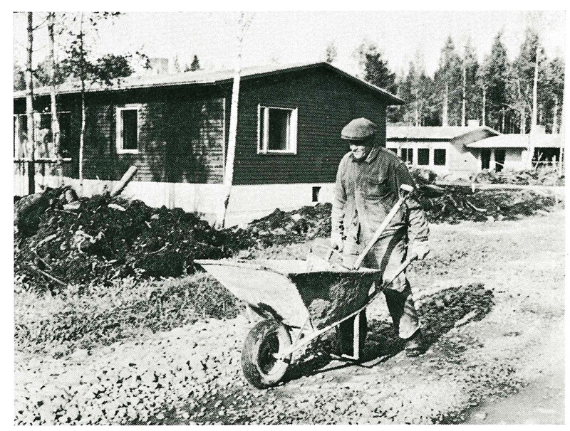 Rakennustöitä Kasavuorentiellä 1966. Byggnationen längs Kasabergsvägen 1966.