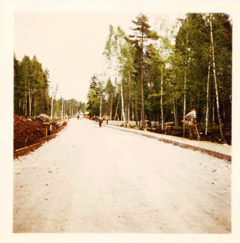 Rakennustöitä Kasavuorentiellä 1966. Byggnationen längs Kasabergsvägen 1966.